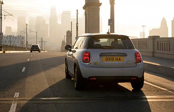 P90357214_highRes_the-new-mini-cooper-.jpg