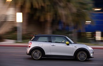 P90357241_highRes_the-new-mini-cooper-.jpg