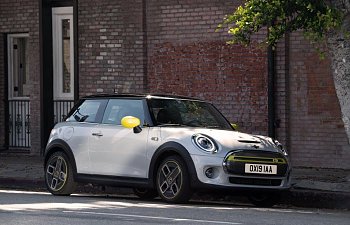 P90357244_highRes_the-new-mini-cooper-.jpg