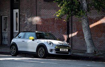 P90357245_highRes_the-new-mini-cooper-.jpg