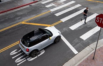 P90357243_highRes_the-new-mini-cooper-.jpg