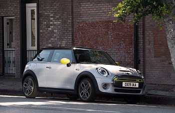 P90357244_highRes_the-new-mini-cooper-.jpg