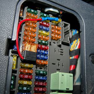 pic8 - Fuse panel with Add-A-Circuit