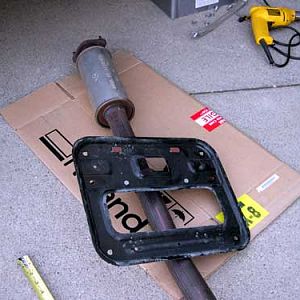 pic4 - stock resonator and bracket
