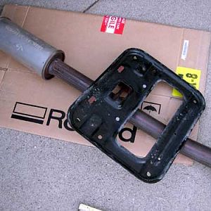 pic6 - stock resonator and mounting plate 2