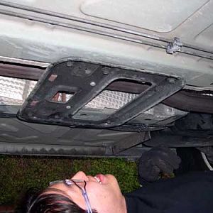 pic22 - unbolting mid-pipe mounting plate
