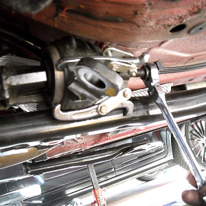 pic14 - Use 3 Jaw Puller and Remove Control Arm Bushing/Carrier/Wishbone Br