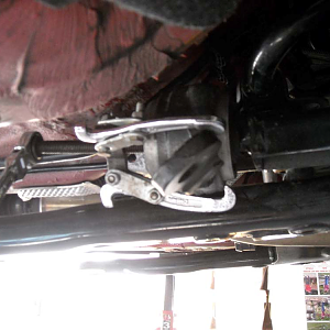 pic15 - Use 3 Jaw Puller and Remove Control Arm Bushing/Carrier/Wishbone Br