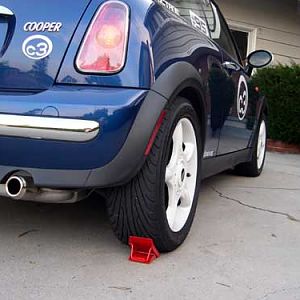 pic17 - step 2 - chock the wheels