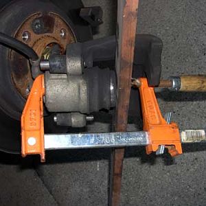 pic51 - compress the piston (ghetto method)
