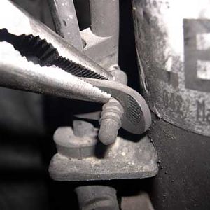 pic65 - remove brake bad sensor attachment points 3