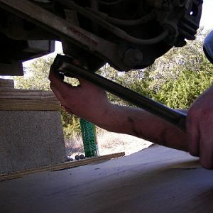 pic25 - lower shock bolt