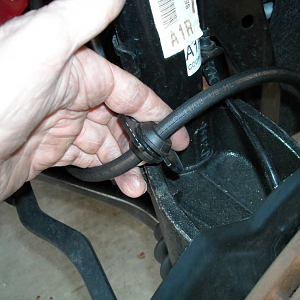 pic4 - remove brake line from strut