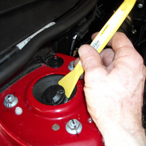 pic12 - remove strut shaft dust cover
