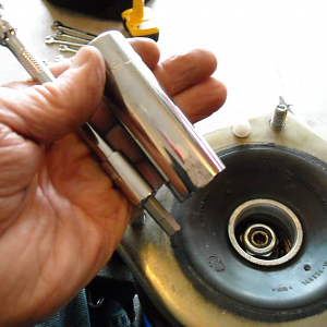 pic17 - reassemble strut spring assembly