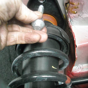 pic26 - remove upper mount bolts (2)