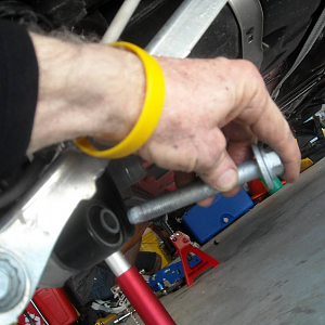 pic27 - remove lower shock mount bolt