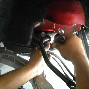 pic28 - remove sway bar mount bolts