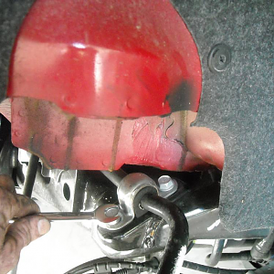 pic29 - remove sway bar mount bolts 2