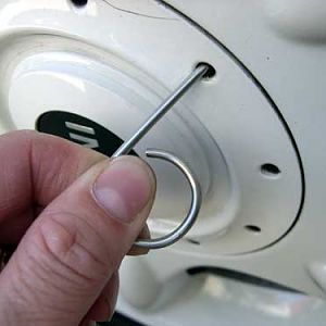 pic8 - remove hubcap