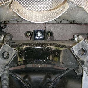 Cabrio Rear Axle Carrier Center Bolt