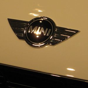 Countryman bonnet badge