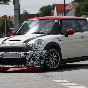 02-mini-cooper-jcw-challenge-spy-shots