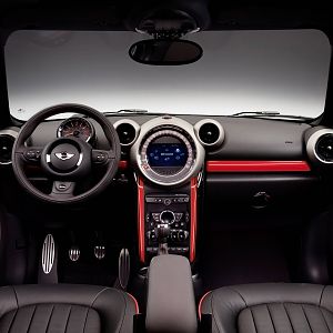2013-MINI-JCW-Countryman-008
