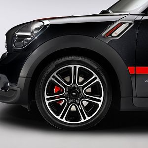 2013-MINI-JCW-Countryman-011