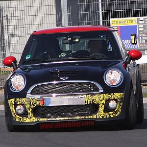 01-mini-john-cooper-works-spy-shot
