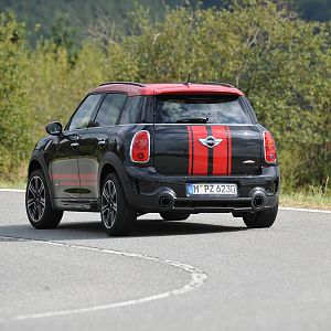 MINI-JCW-Countryman_002