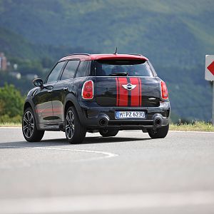 MINI-JCW-Countryman_003