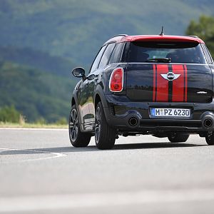 MINI-JCW-Countryman_004