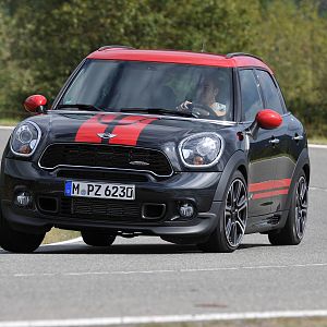 MINI-JCW-Countryman_007