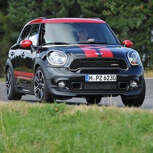 MINI-JCW-Countryman_100