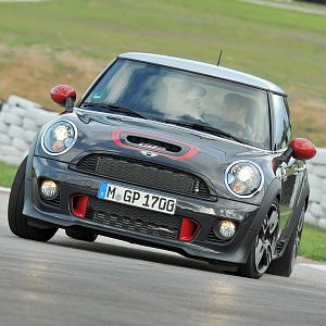 2013-MINI-GP-John-Cooper-Works-JCW_009