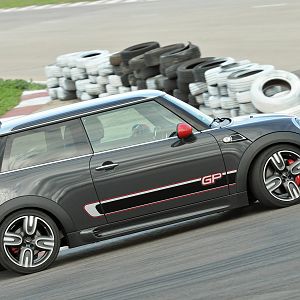 2013-MINI-GP-John-Cooper-Works-JCW_011