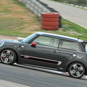 2013-MINI-GP-John-Cooper-Works-JCW_022