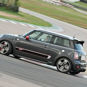 2013-MINI-GP-John-Cooper-Works-JCW_025