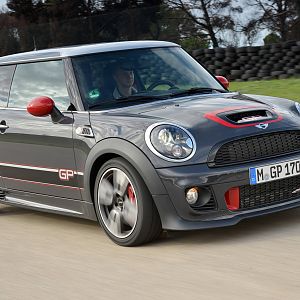 2013-MINI-GP-John-Cooper-Works-JCW_035