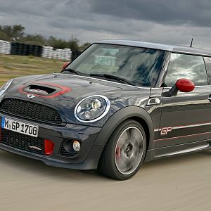 2013-MINI-GP-John-Cooper-Works-JCW_052