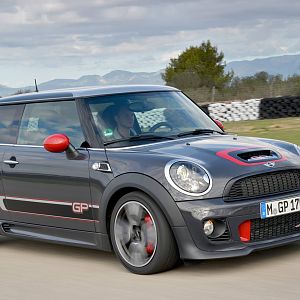 2013-MINI-GP-John-Cooper-Works-JCW_057