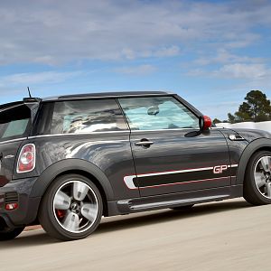 2013-MINI-GP-John-Cooper-Works-JCW_077