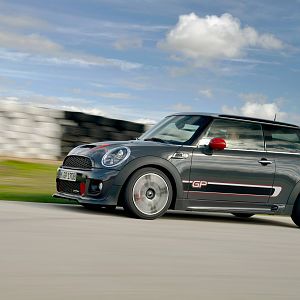 2013-MINI-GP-John-Cooper-Works-JCW_090