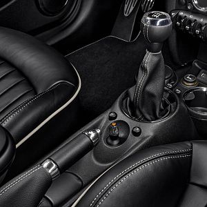 2013_MINI_Clubman_Bond_St_009