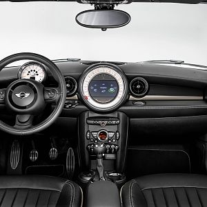 2013_MINI_Clubman_Bond_St_013