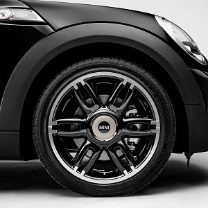 2013_MINI_Clubman_Bond_St_015