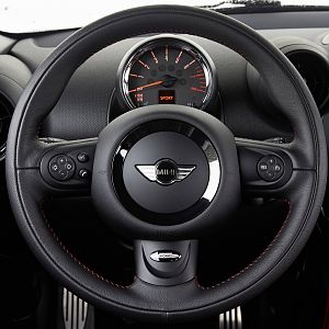 2013_MINI_John_Cooper_Works_Paceman_056