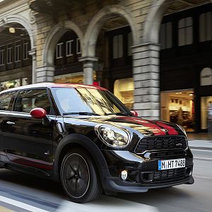 2013_MINI_John_Cooper_Works_Paceman_080