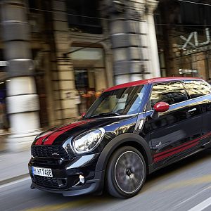2013_MINI_John_Cooper_Works_Paceman_085